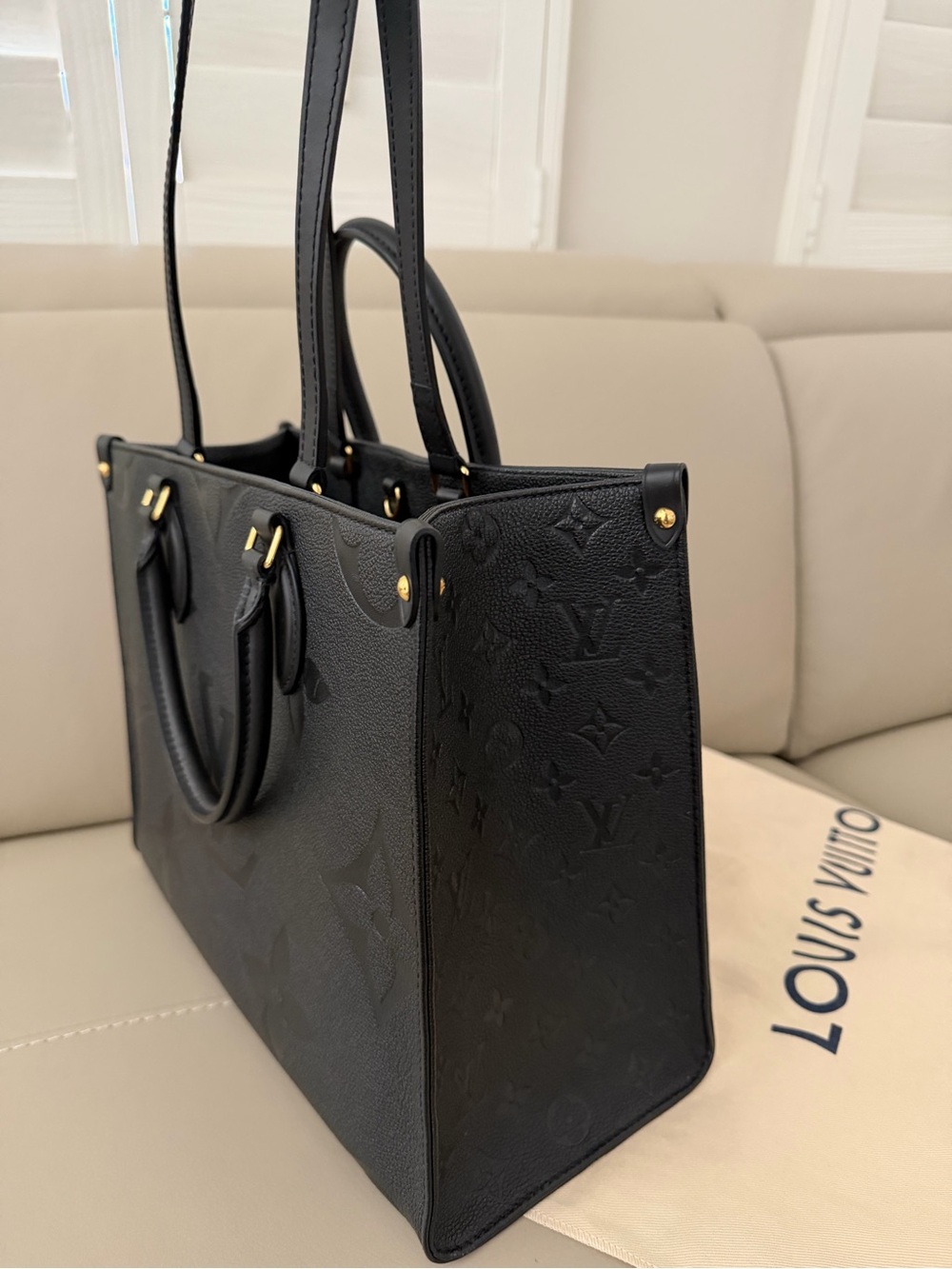 Louis Vuitton Black Monogram tote Bag On The Go MM (medium size) - Picture 4 of 10